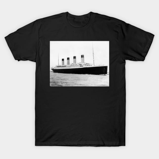 RMS Titanic Departing Southampton T-Shirt by warishellstore